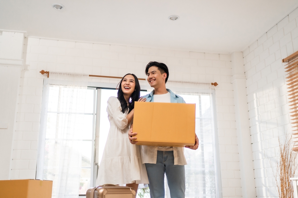 Asian,Young,Happy,New,Marriage,Couple,Moving,To,New,House